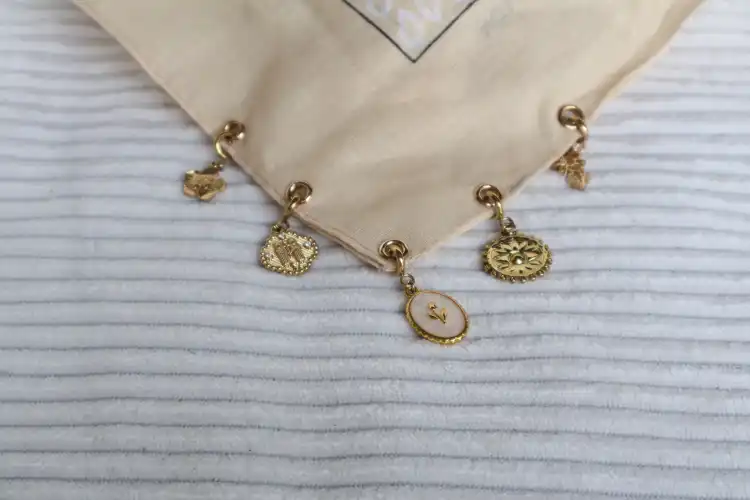 foulard charms beige 1