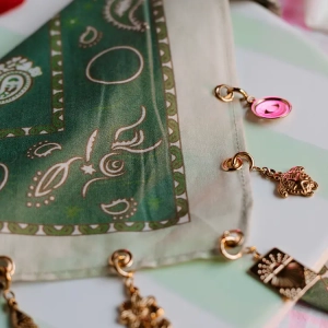 foulard charms vert 2